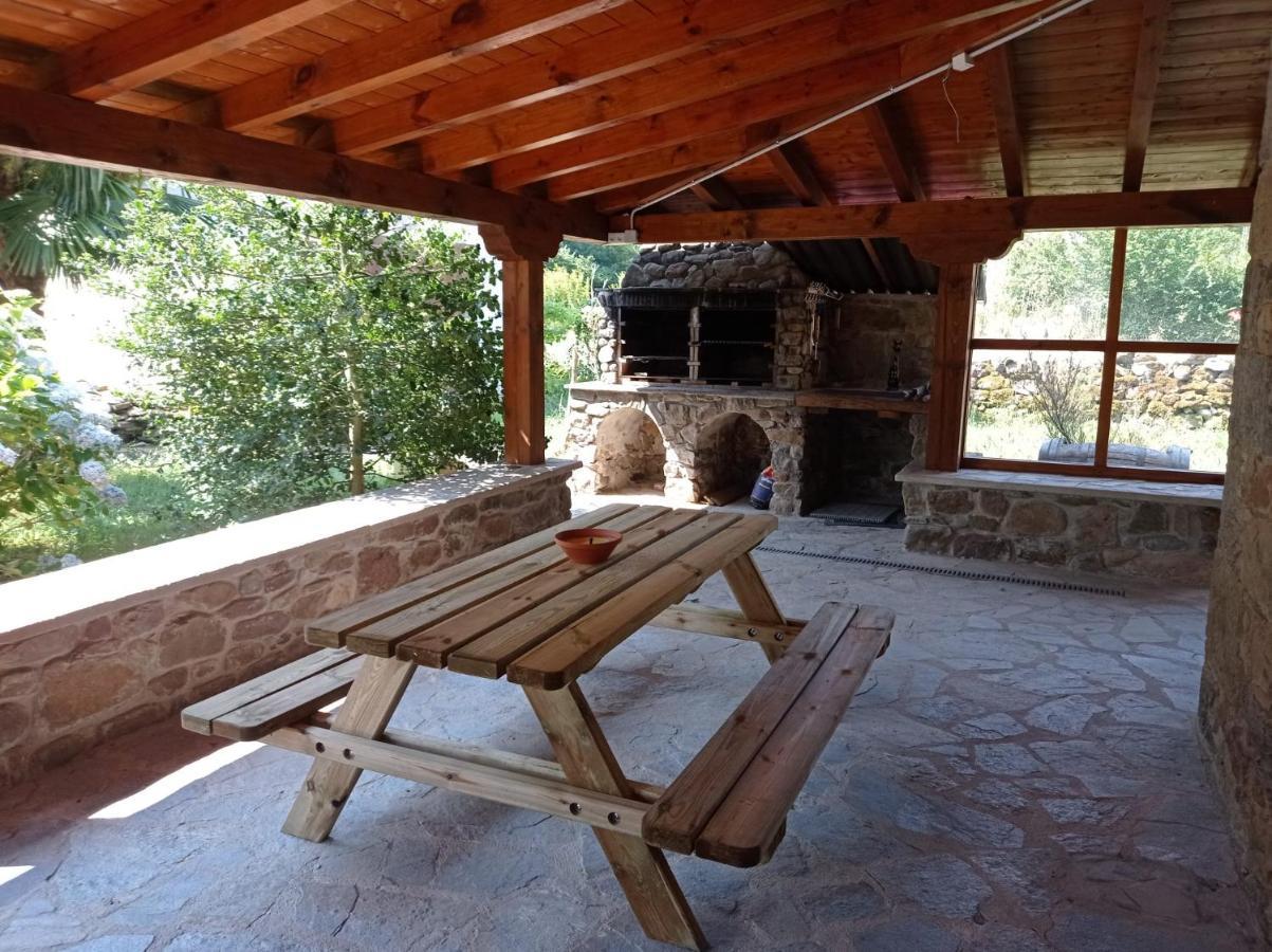 Vakantiehuis Amplia Y Comoda Casa De Piedra Con Porche Y Jardin *