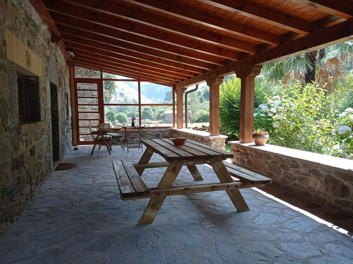 Amplia Y Comoda Casa De Piedra Con Porche Y Jardin San Roque de Riomiera