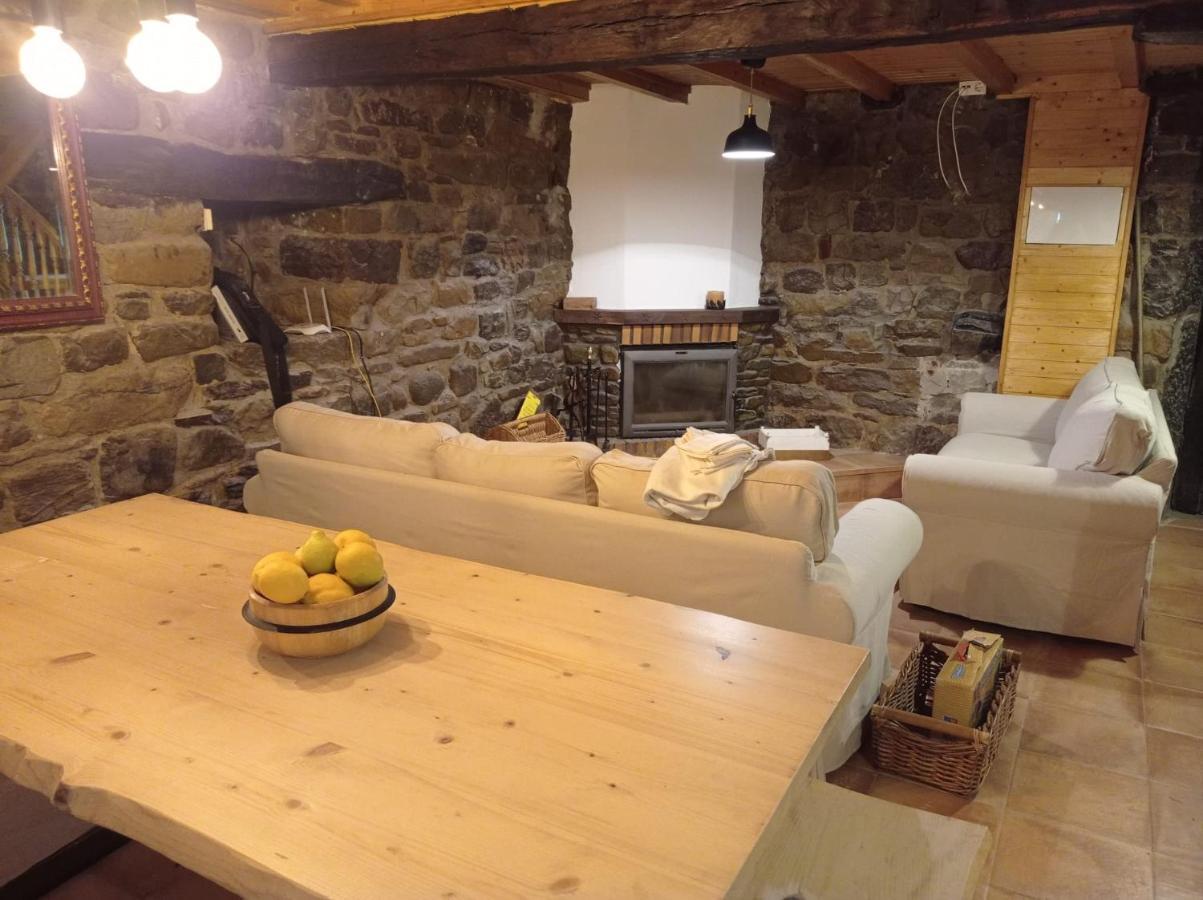 Amplia Y Comoda Casa De Piedra Con Porche Y Jardin Holiday home