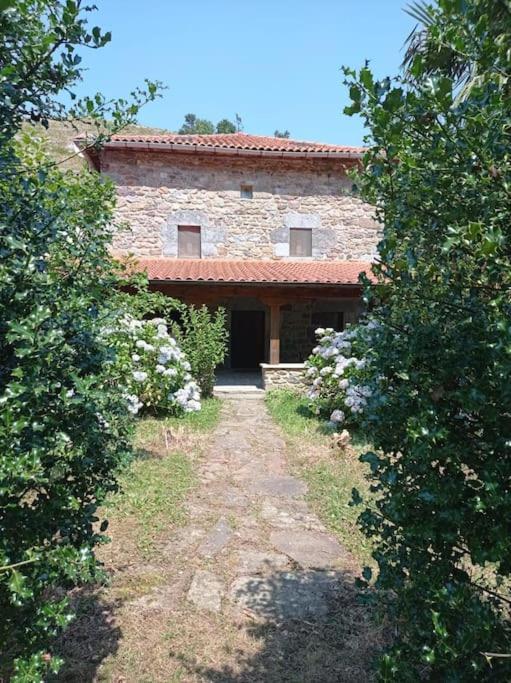 Holiday home Amplia Y Comoda Casa De Piedra Con Porche Y Jardin *