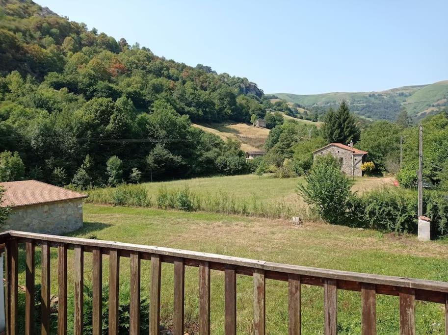Holiday home Amplia Y Comoda Casa De Piedra Con Porche Y Jardin