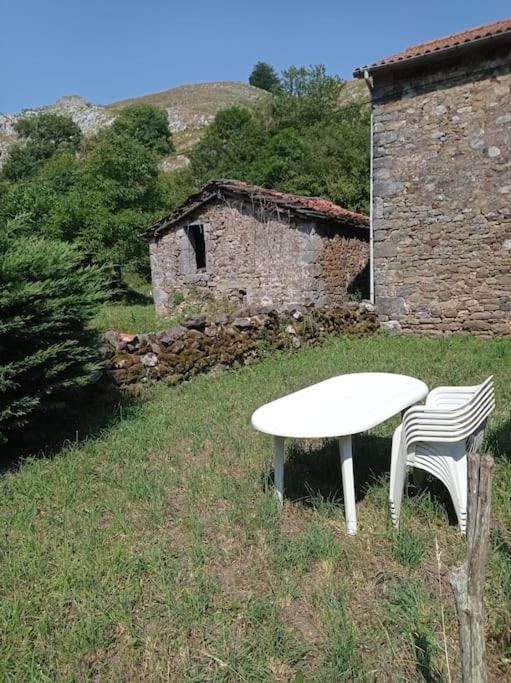 Amplia Y Comoda Casa De Piedra Con Porche Y Jardin Holiday home San Roque de Riomiera