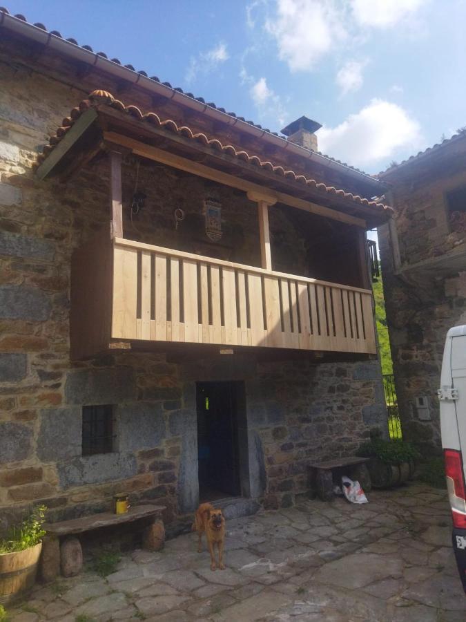 Vakantiehuis Amplia Y Comoda Casa De Piedra Con Porche Y Jardin *